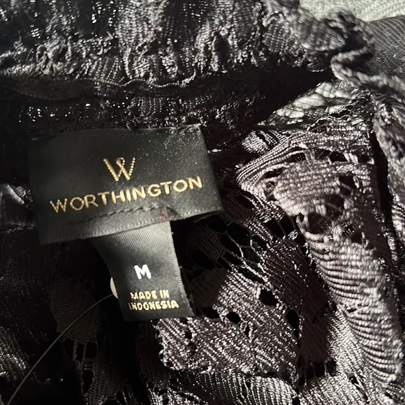 Black mock neck, lace sleeveless blouse. New with tags! 💕 - Picture 6 of 6